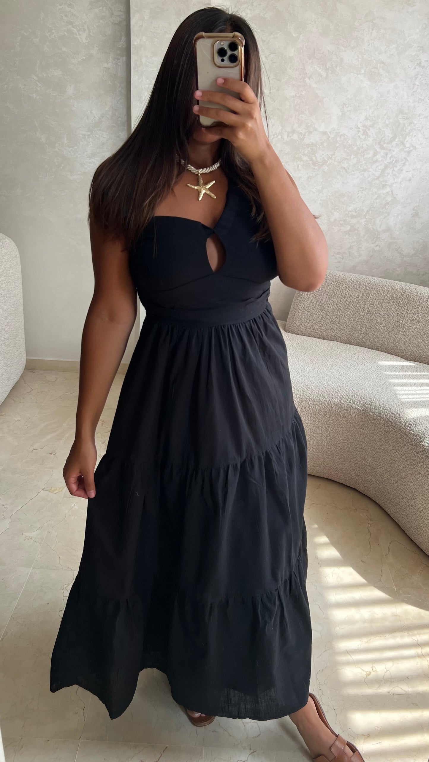 Robe noir manche asymétrique