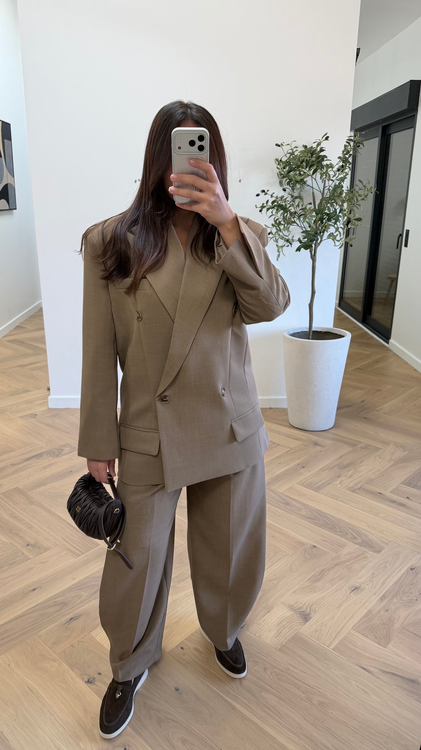 Pantalon détails bouton camel