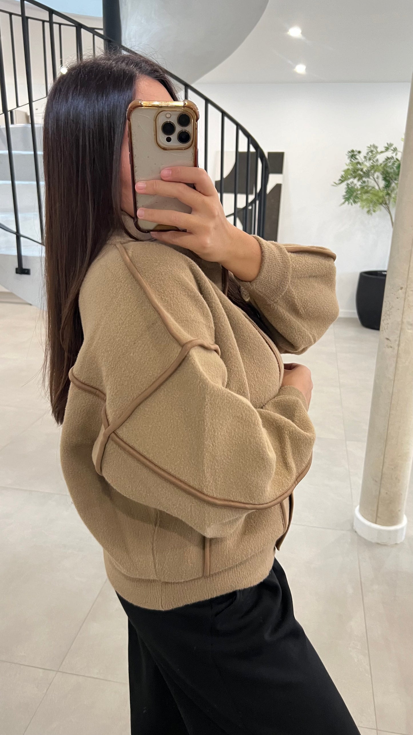 Gilet doux taupe à surpiques