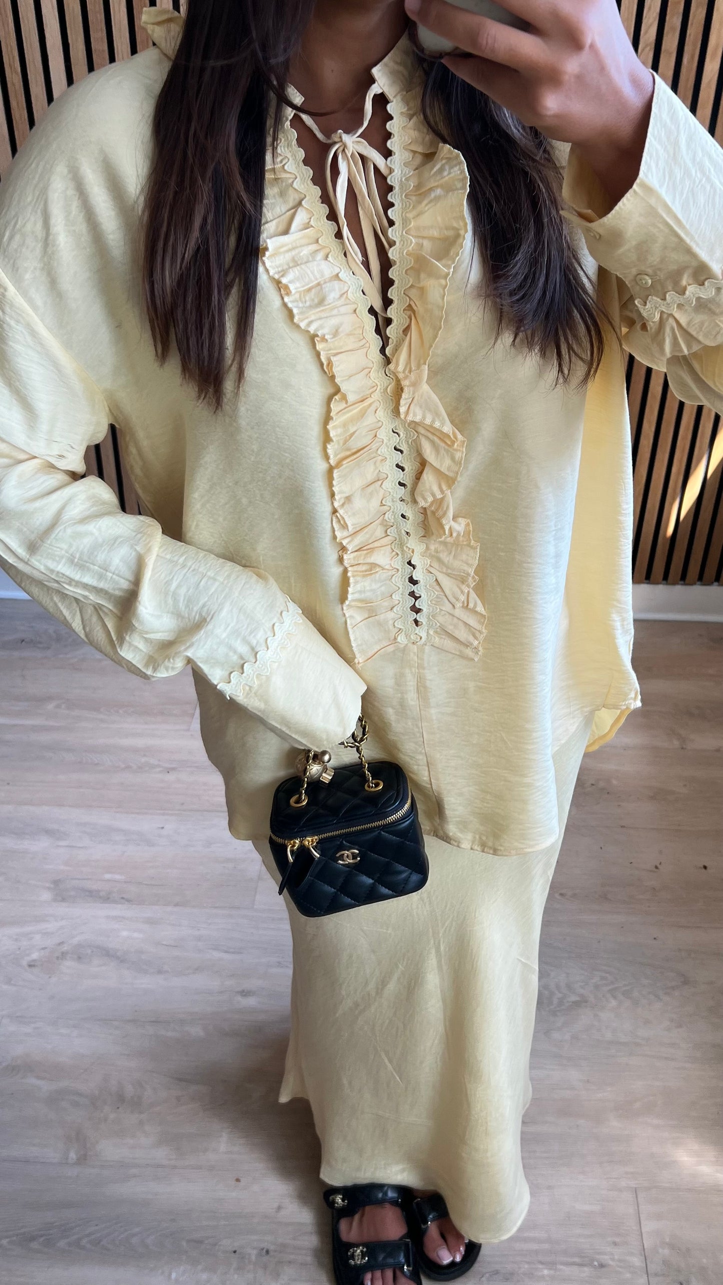 Chemise à volants jaune