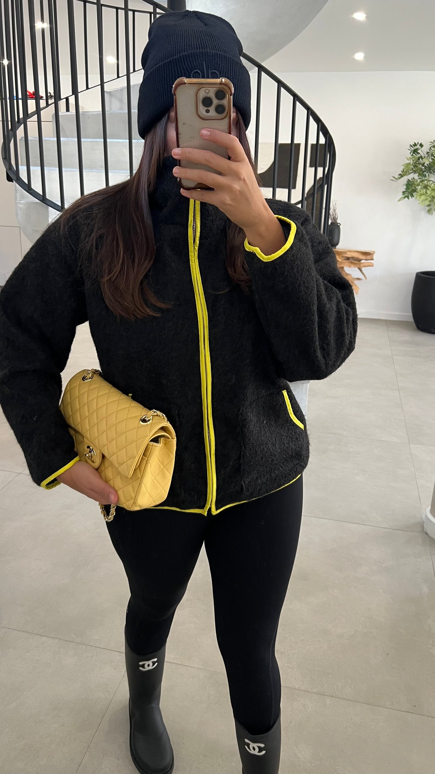 Gilet noir et jaune