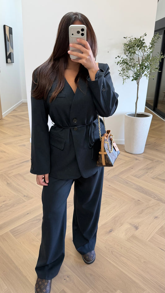 Ensemble bleu marine