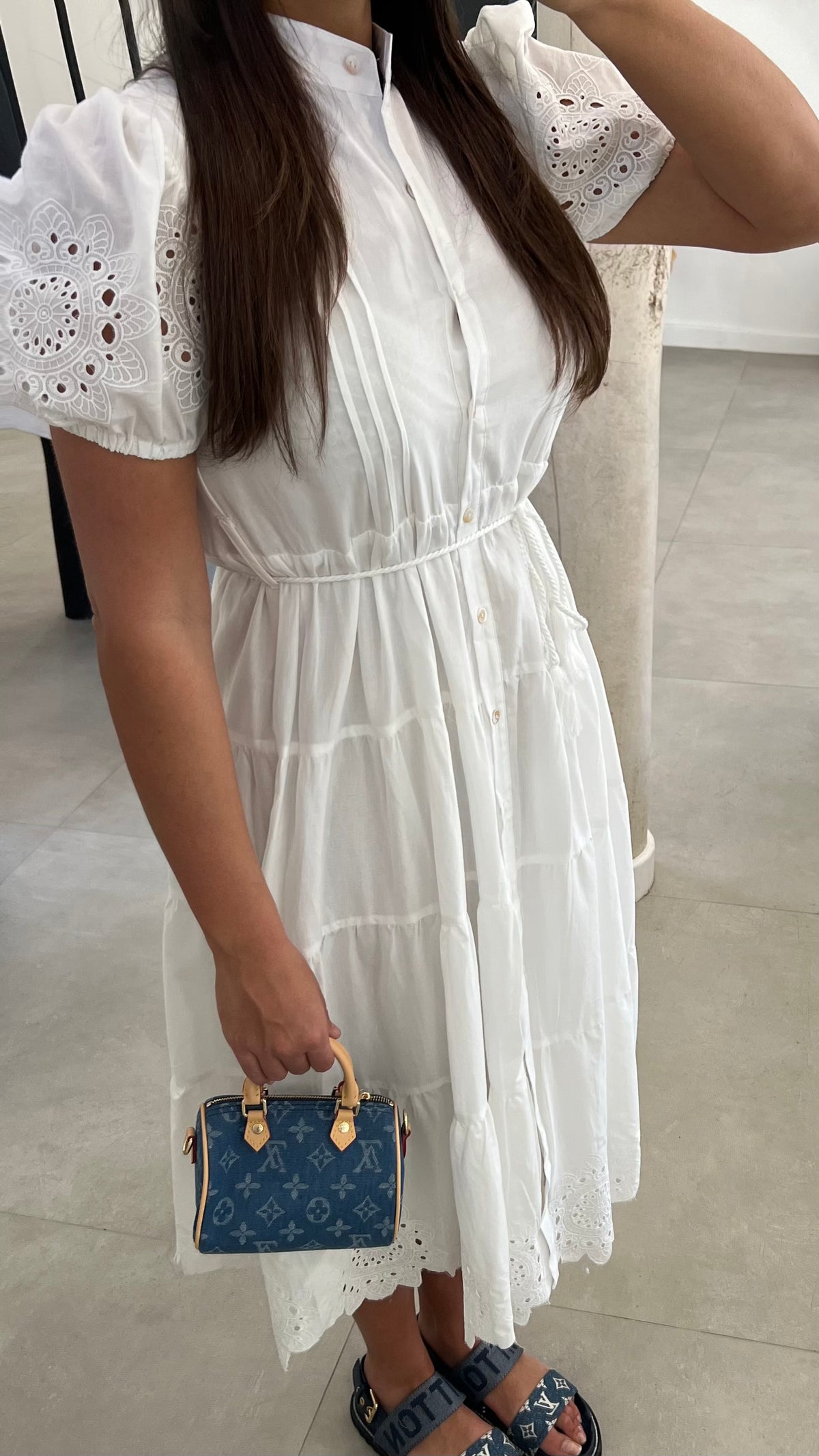 Robe brodée blanche