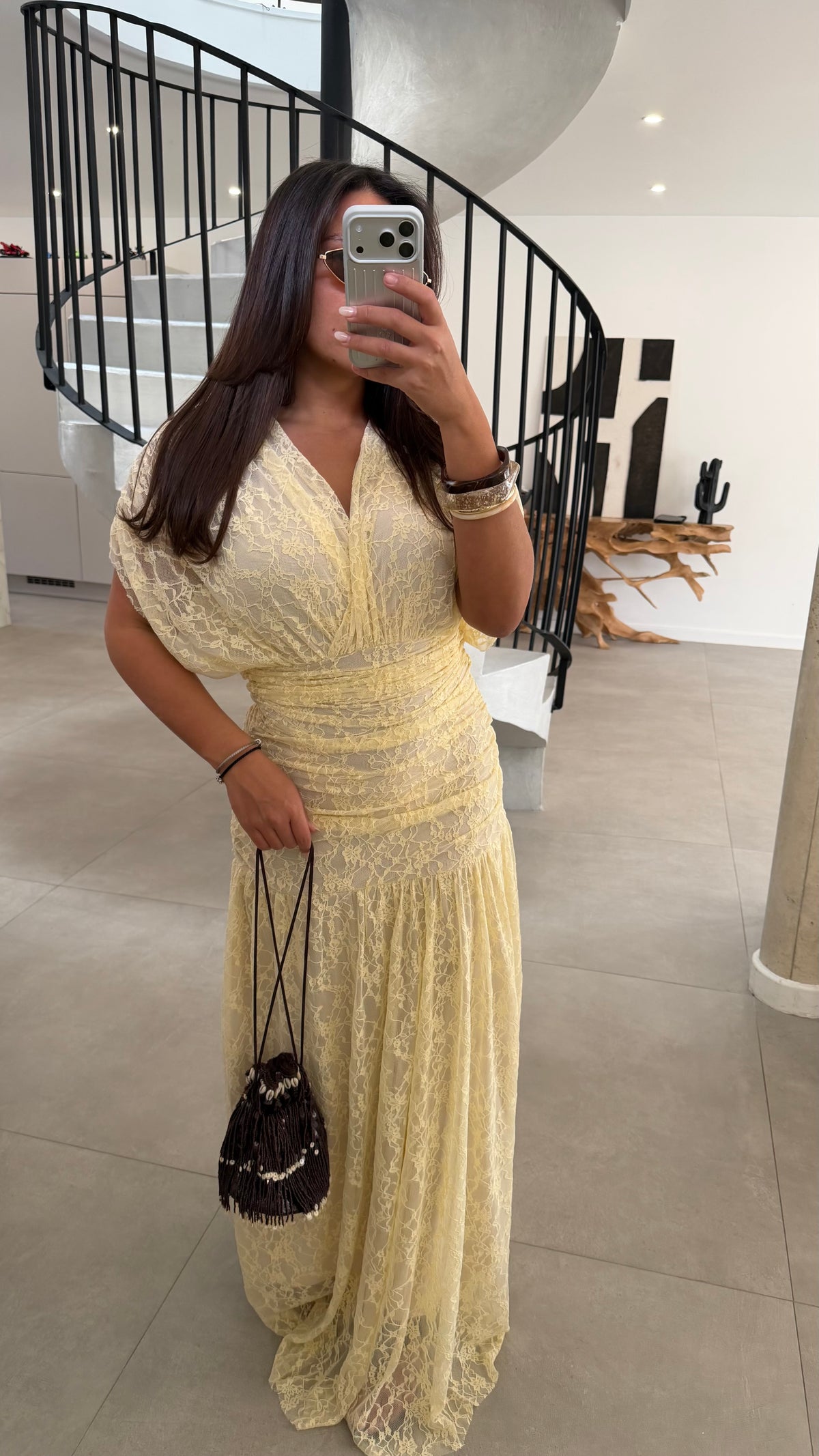 Robe longue brodée en coton jaune clair