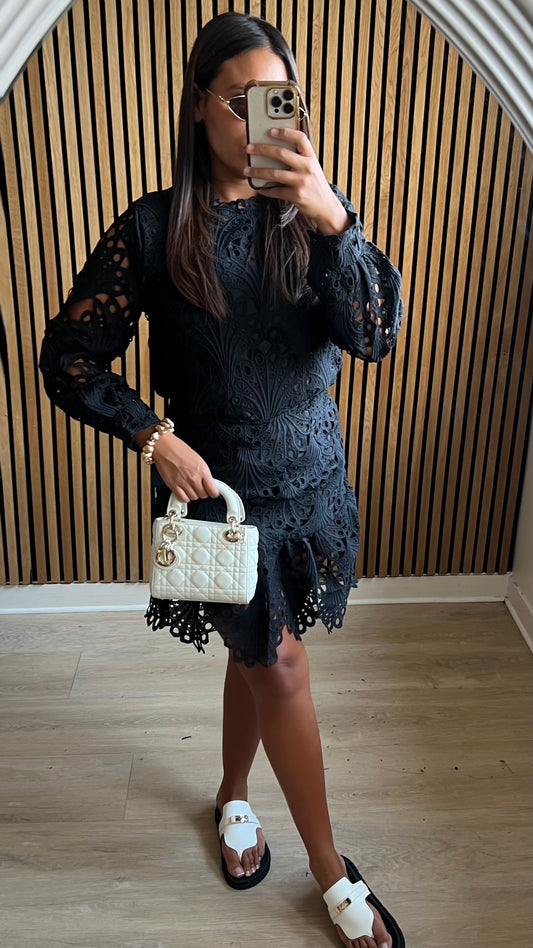 Ensemble jupe short brodé noir
