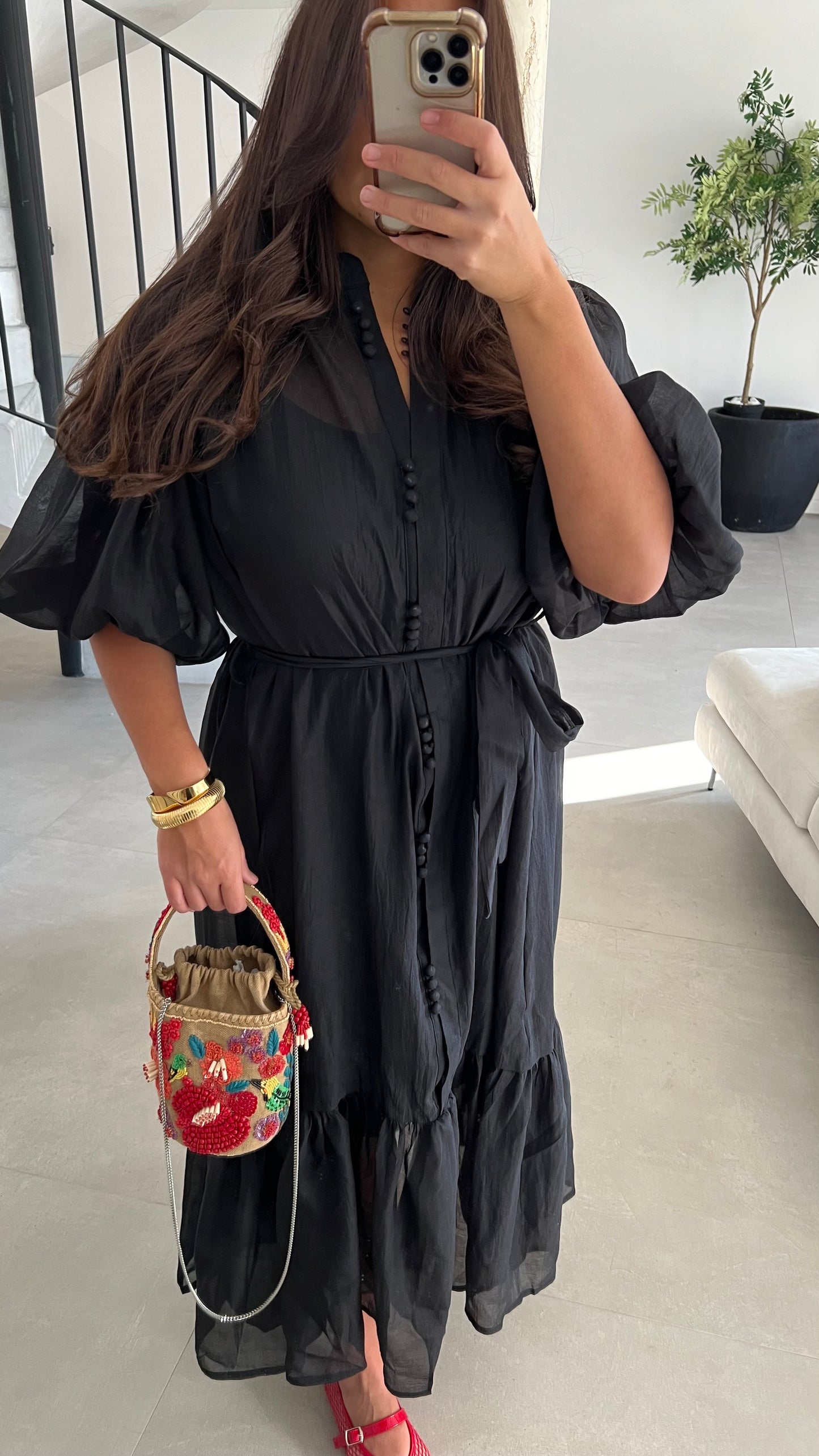 Robe fluide à détails bouton noire