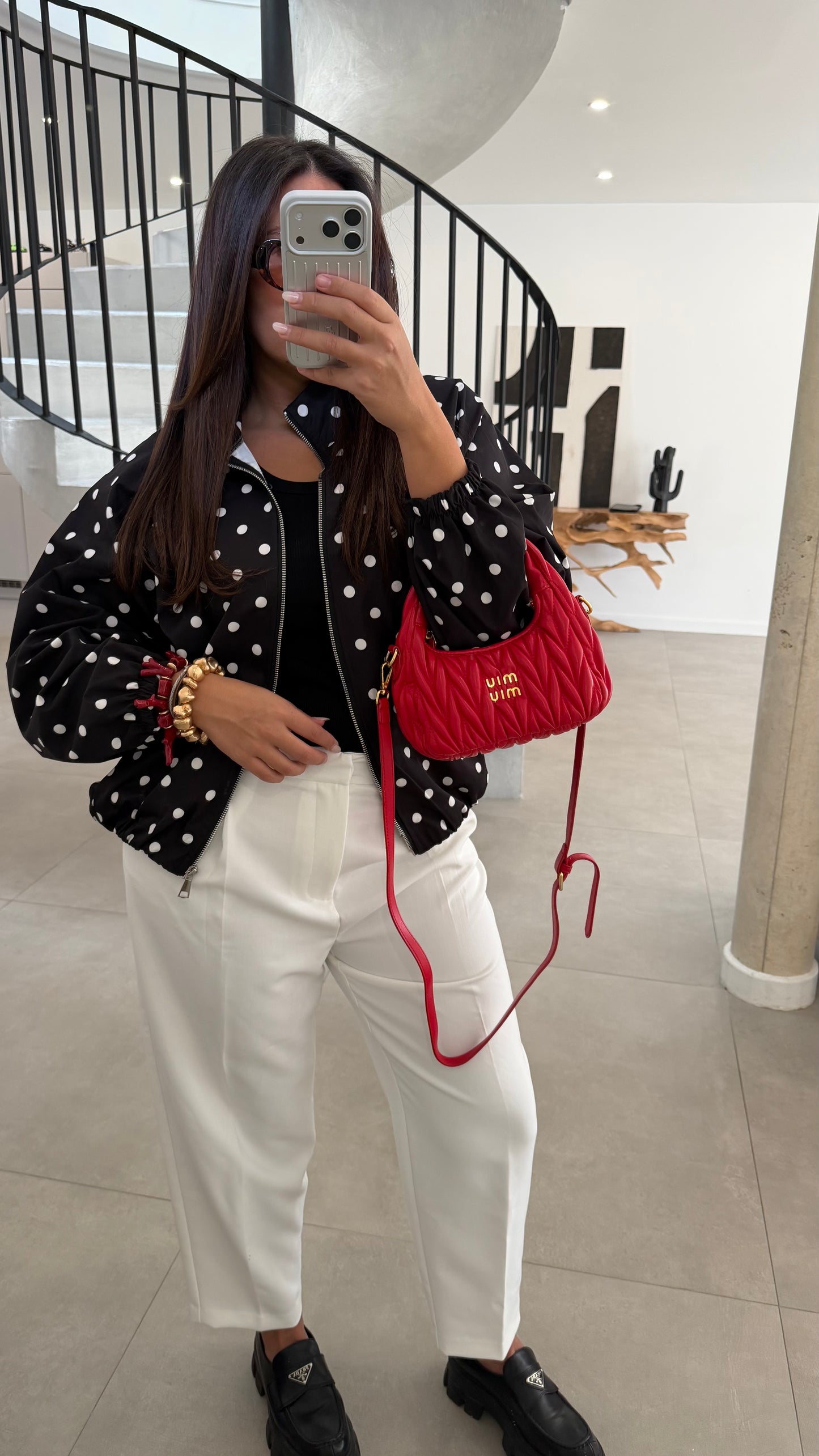 Veste à pois noir