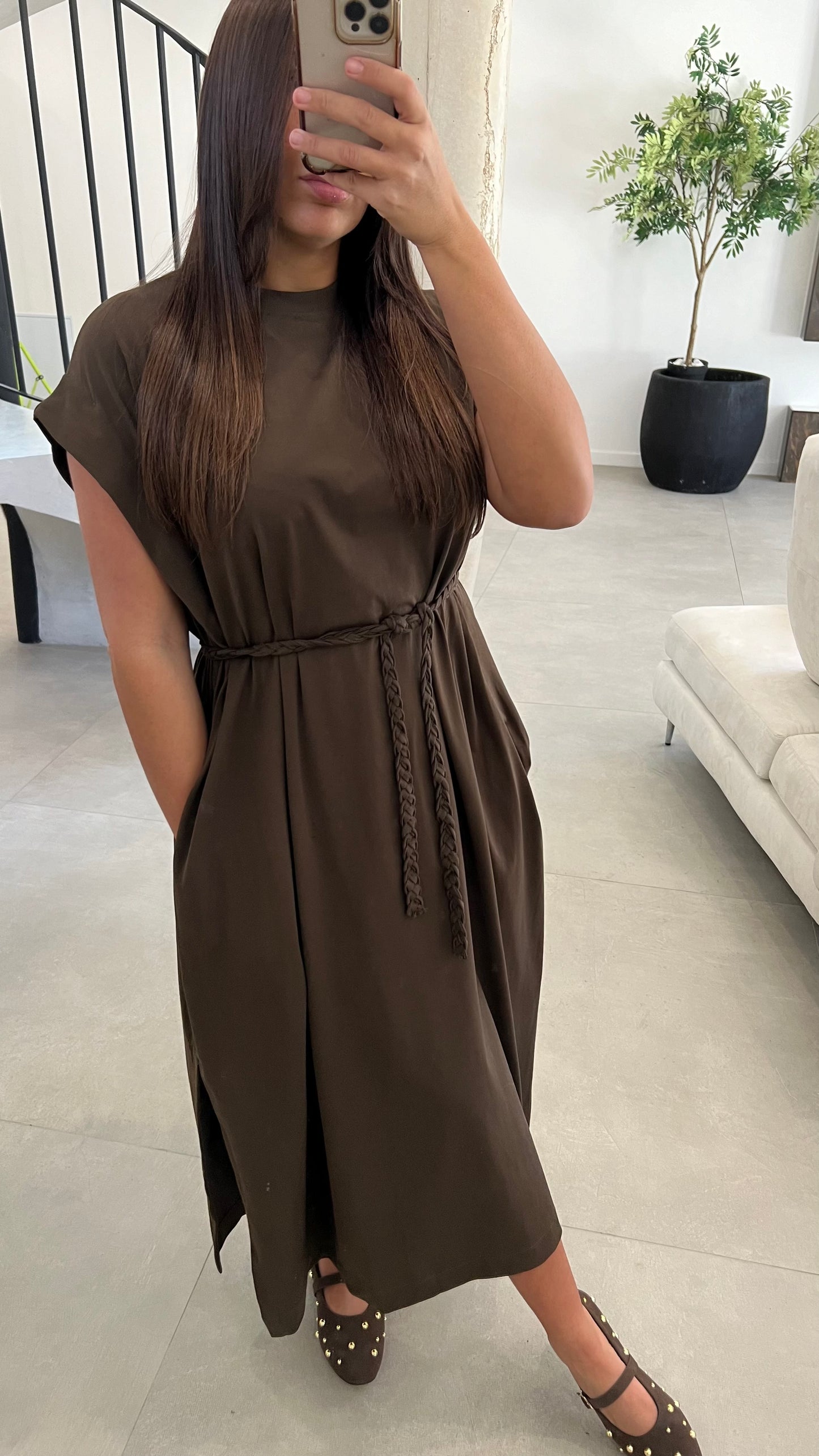 Robe longue avec ceinture tressée