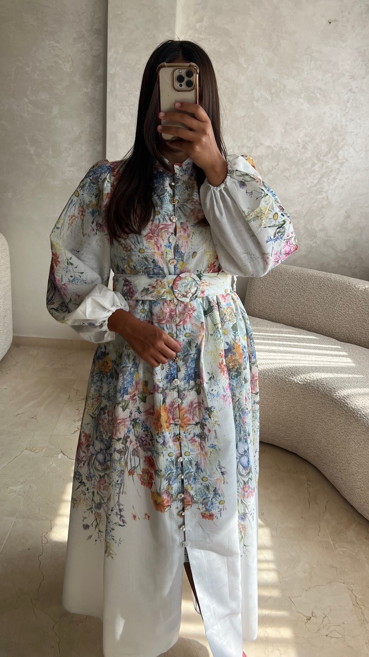 Robe fleurie à boutons fantaisie
