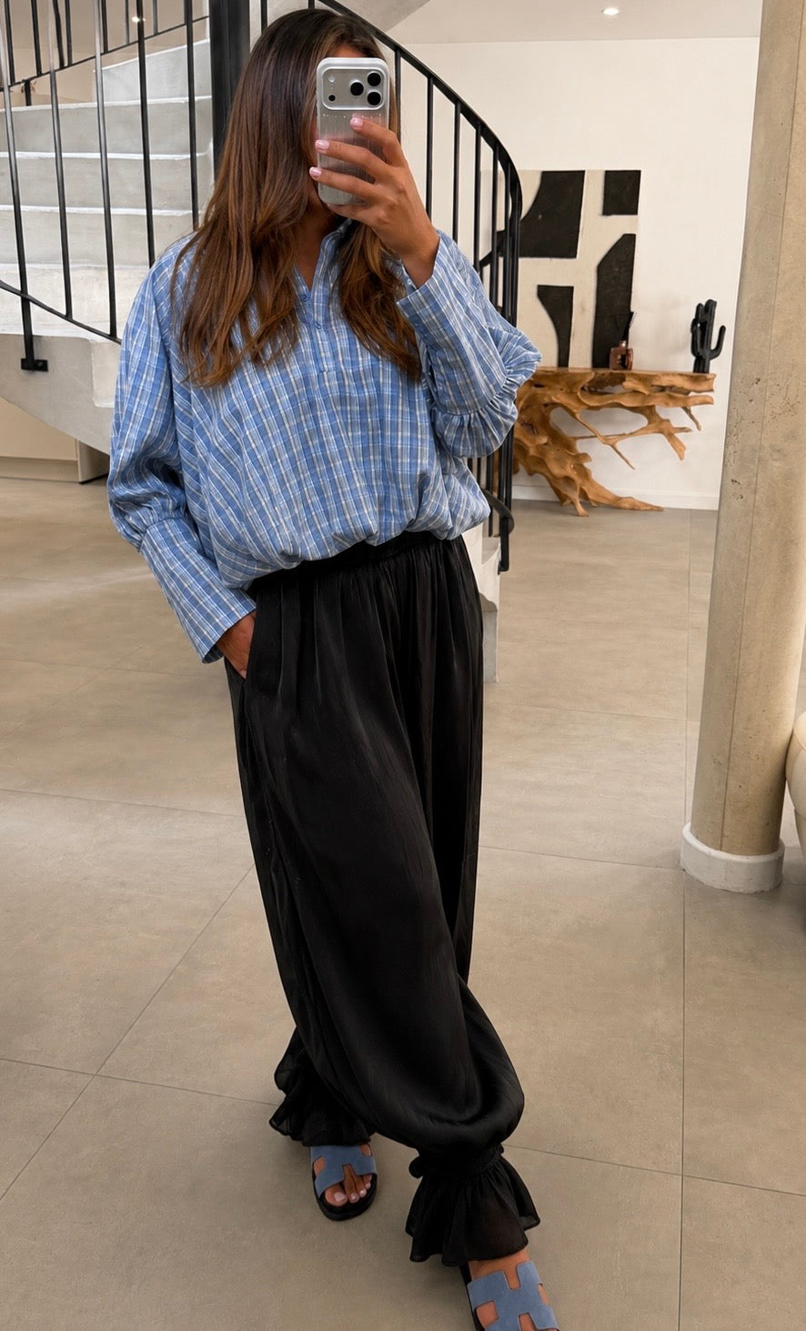 Pantalon noir fluide à volants