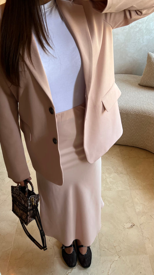 Jupe en satin rose pale