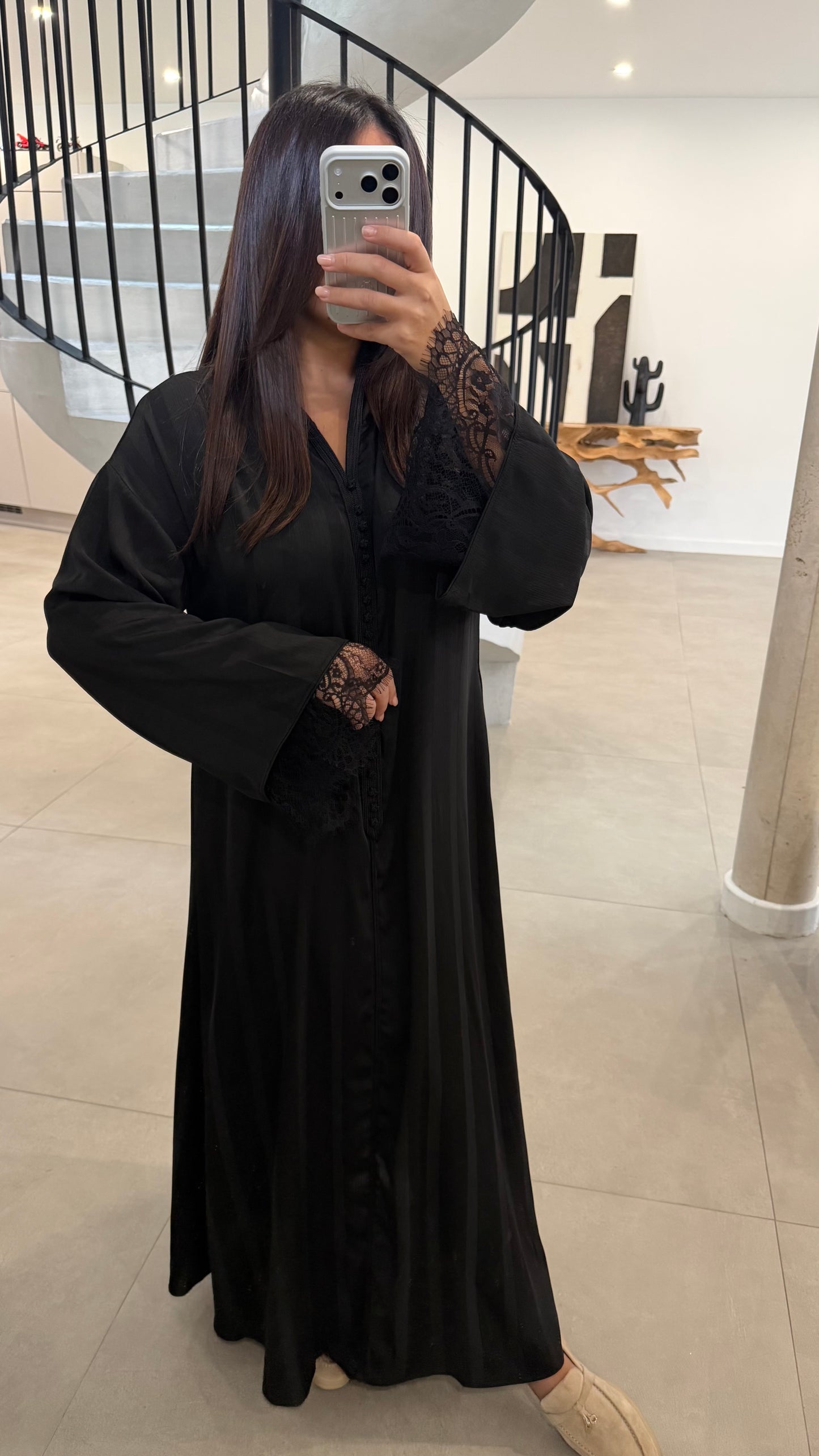 Abaya à capuche détails dentelles