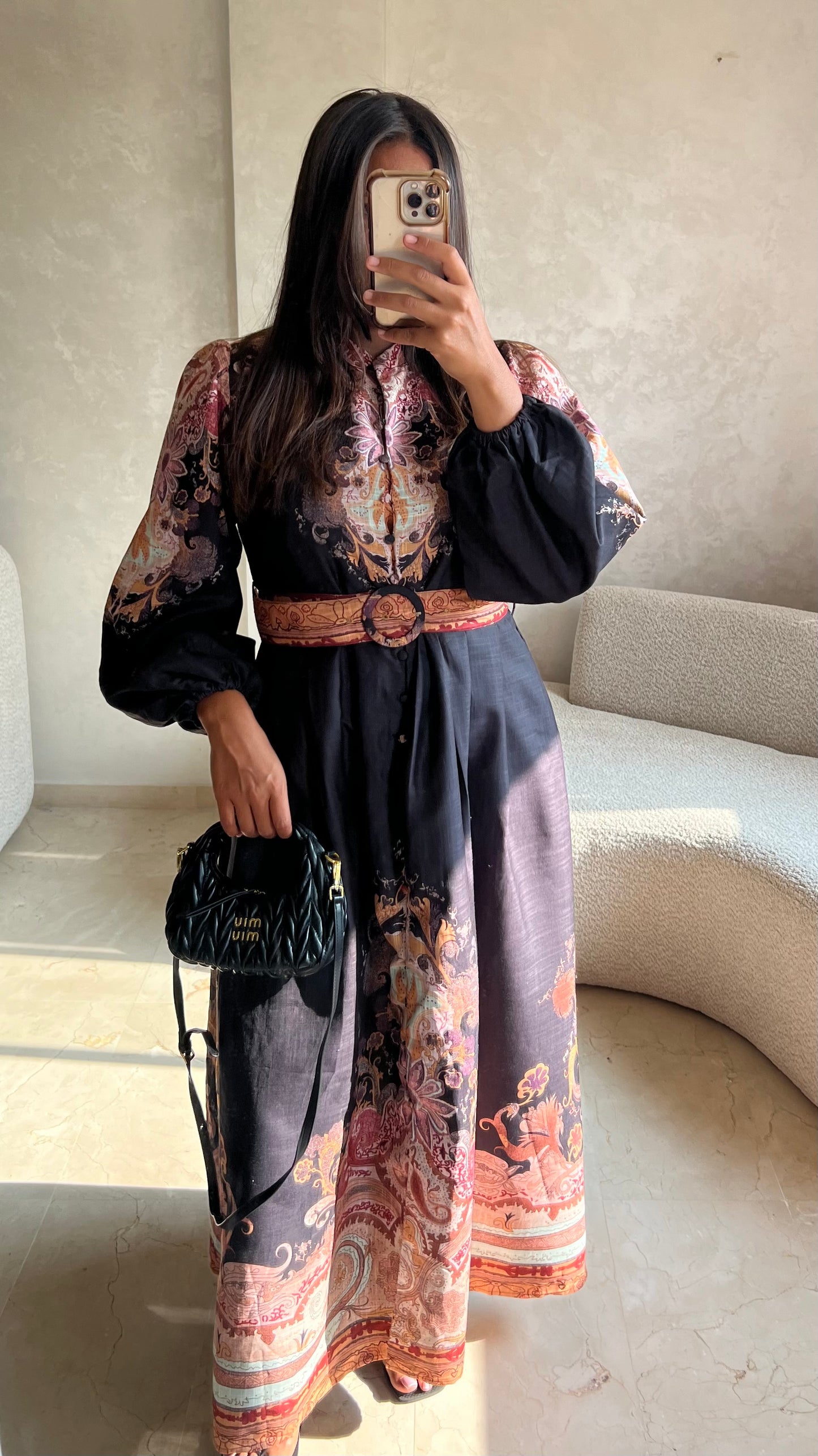 Robe longue noire fleurie