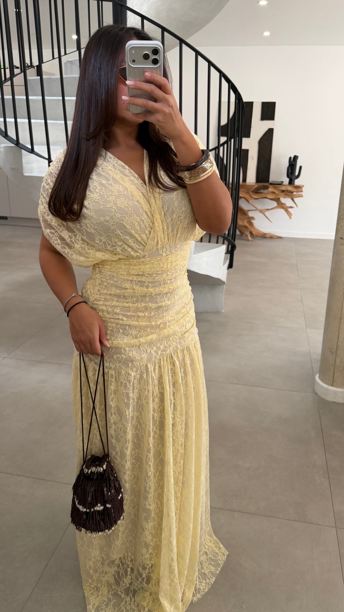 Robe longue brodée en coton jaune clair