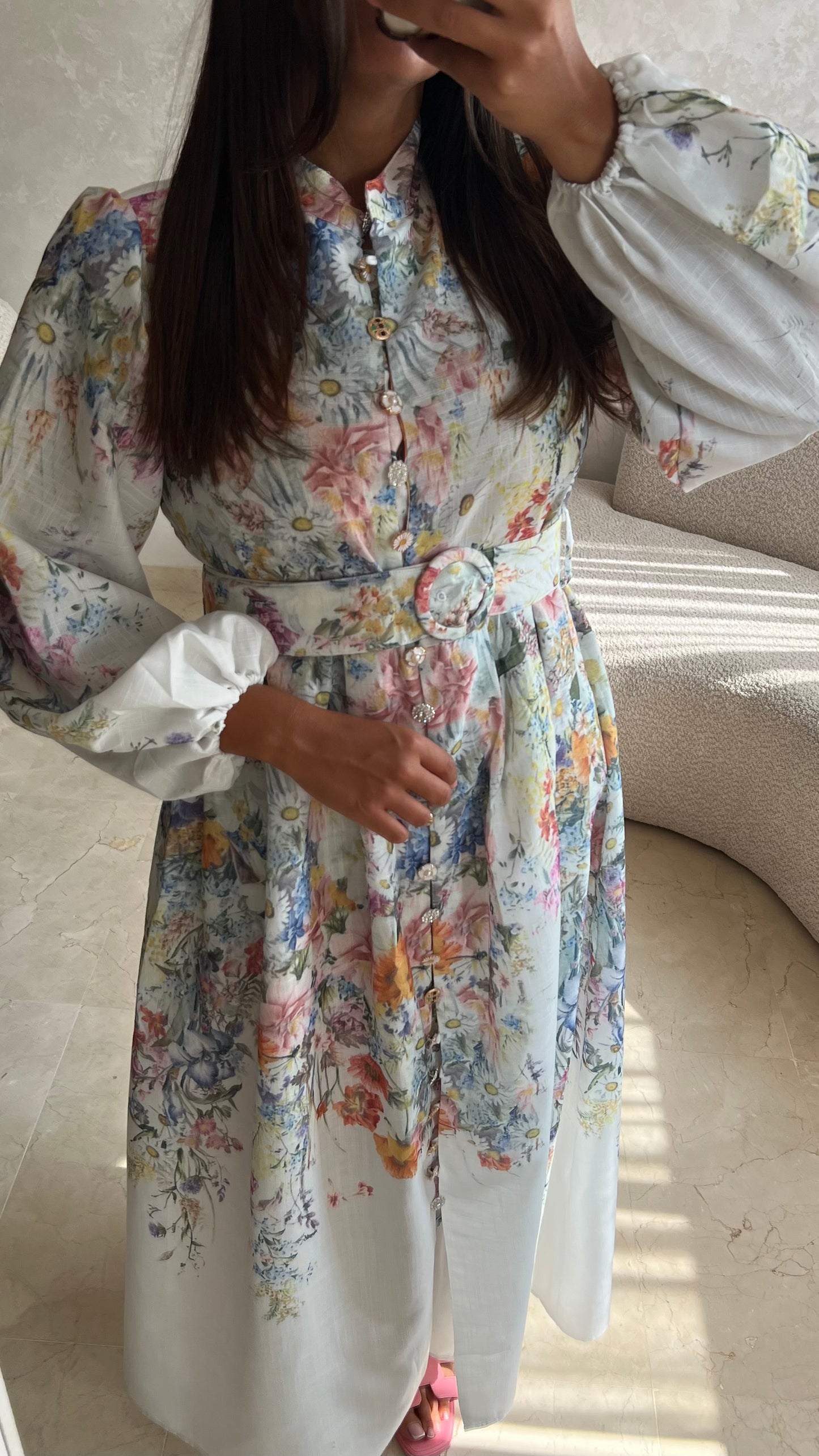 Robe fleurie à boutons fantaisie