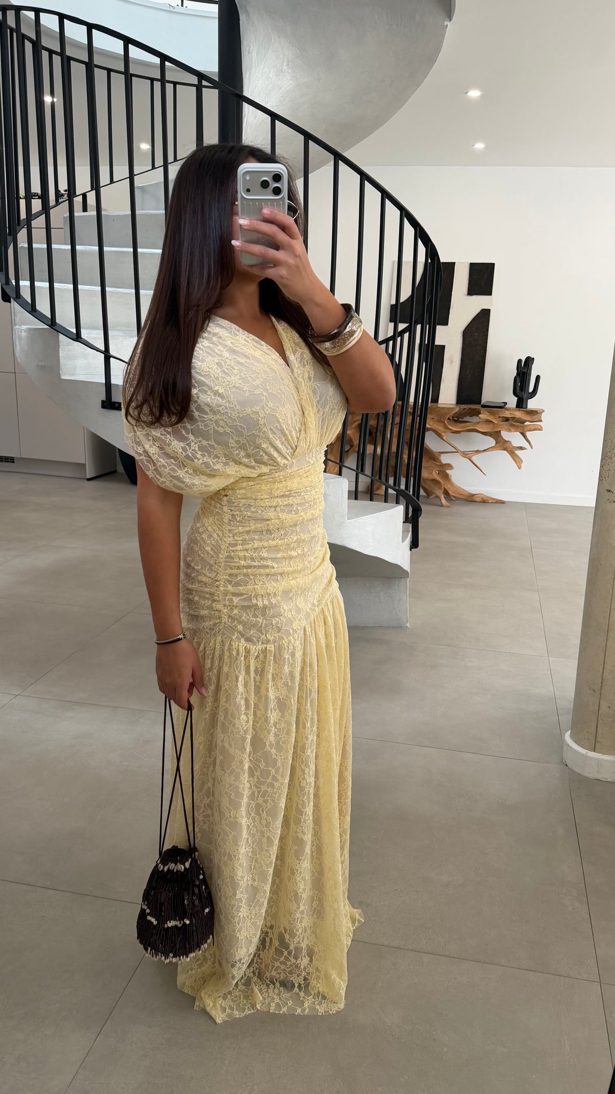 Robe longue brodée en coton jaune clair