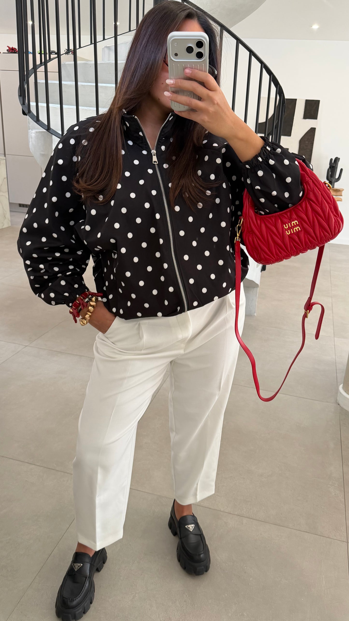 Veste à pois noir