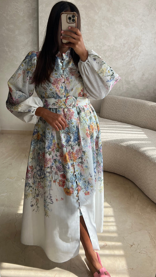 Robe fleurie à boutons fantaisie