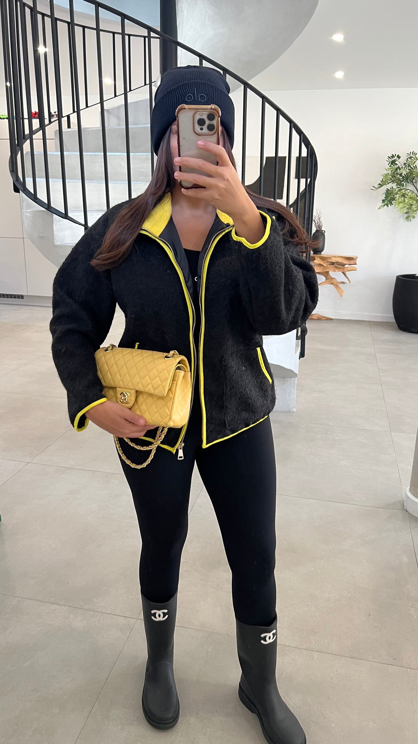 Gilet noir et jaune