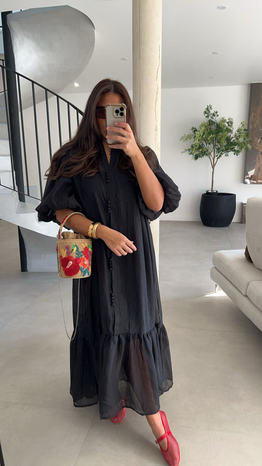 Robe fluide à détails bouton noire