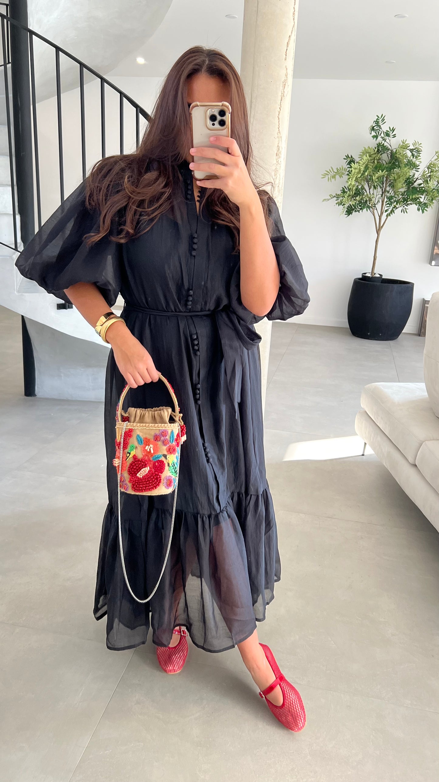 Robe fluide à détails bouton noire