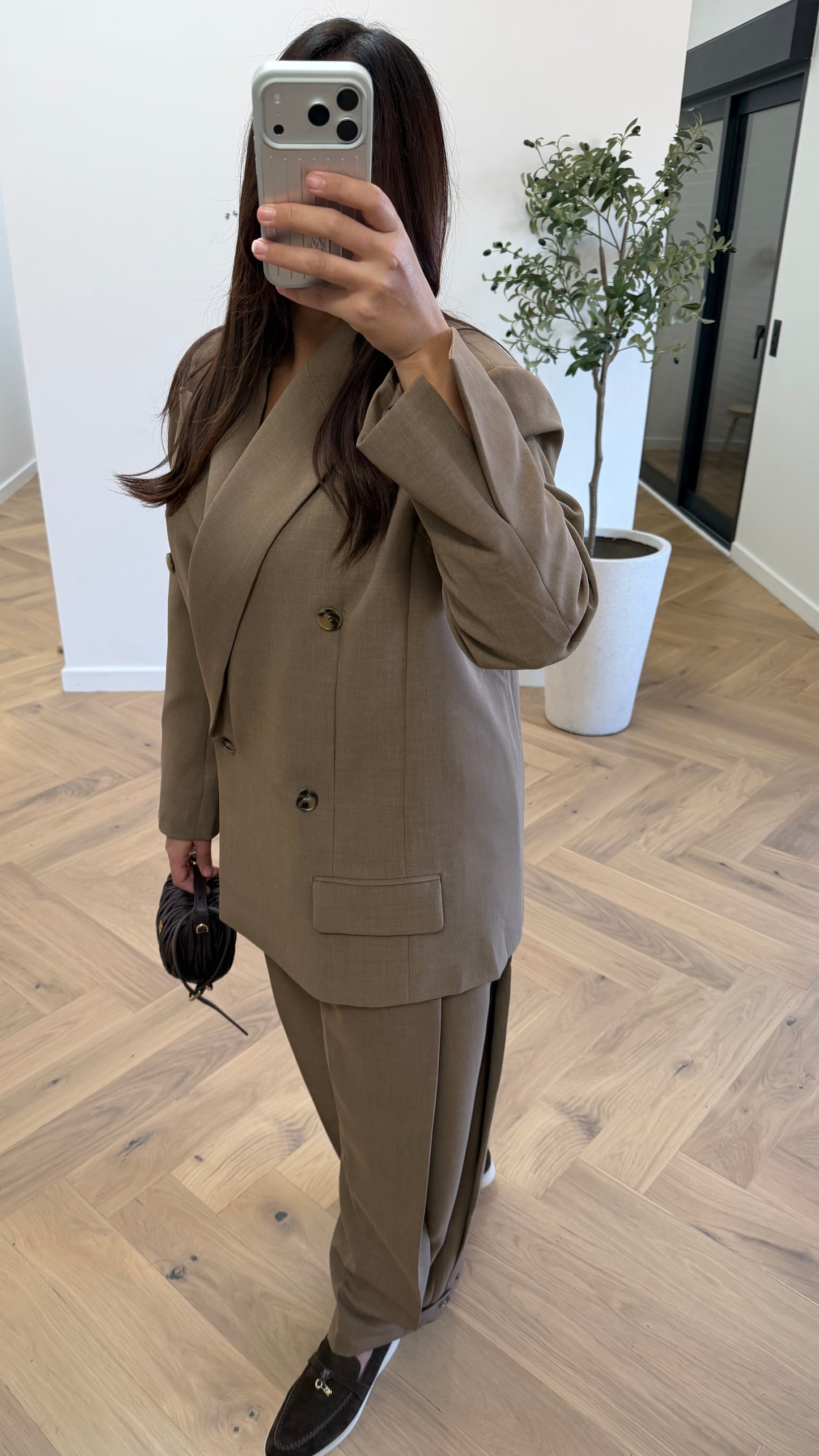 Pantalon détails bouton camel