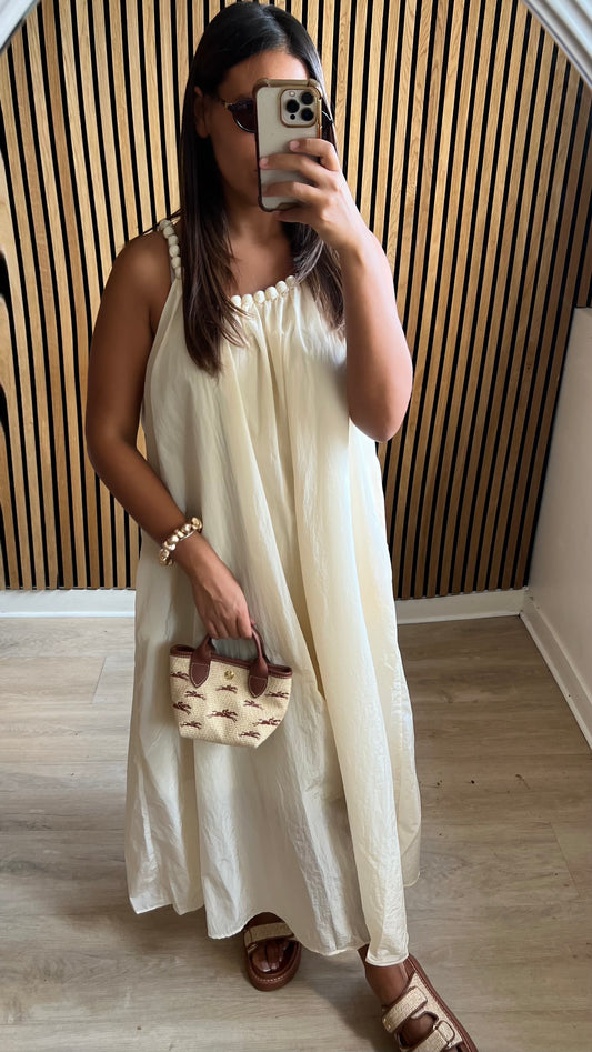 Robe écru à détails