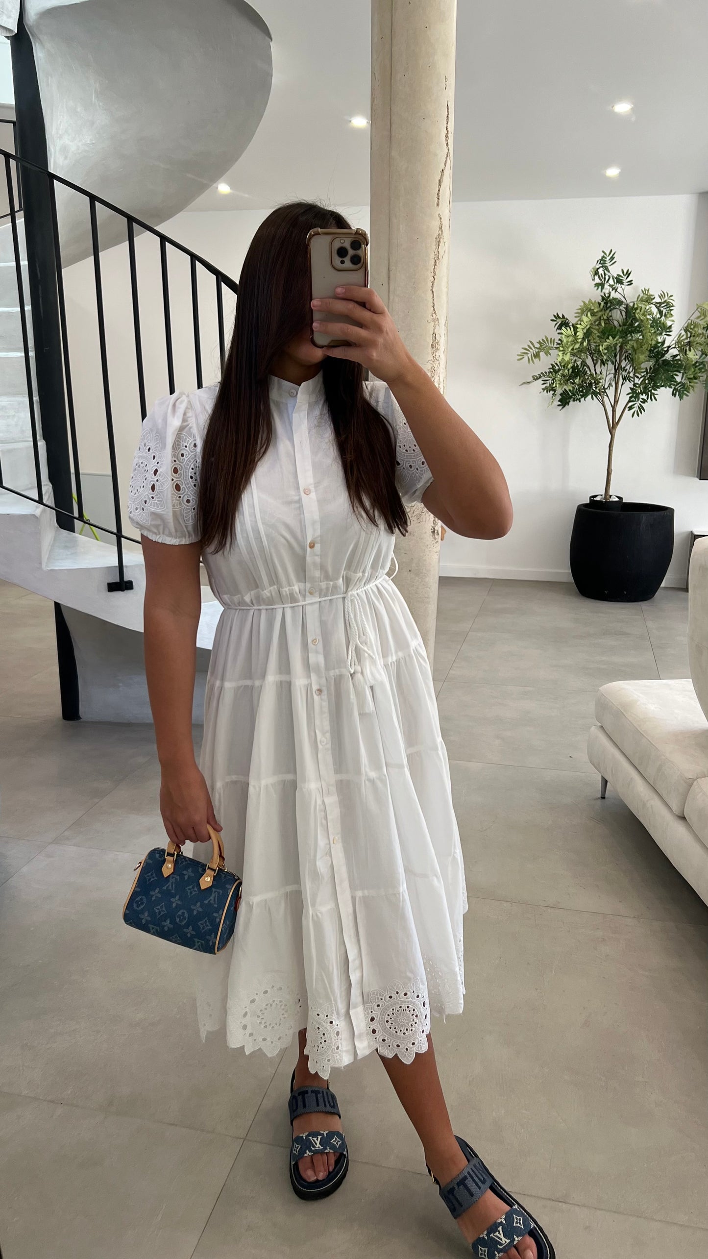 Robe brodée blanche