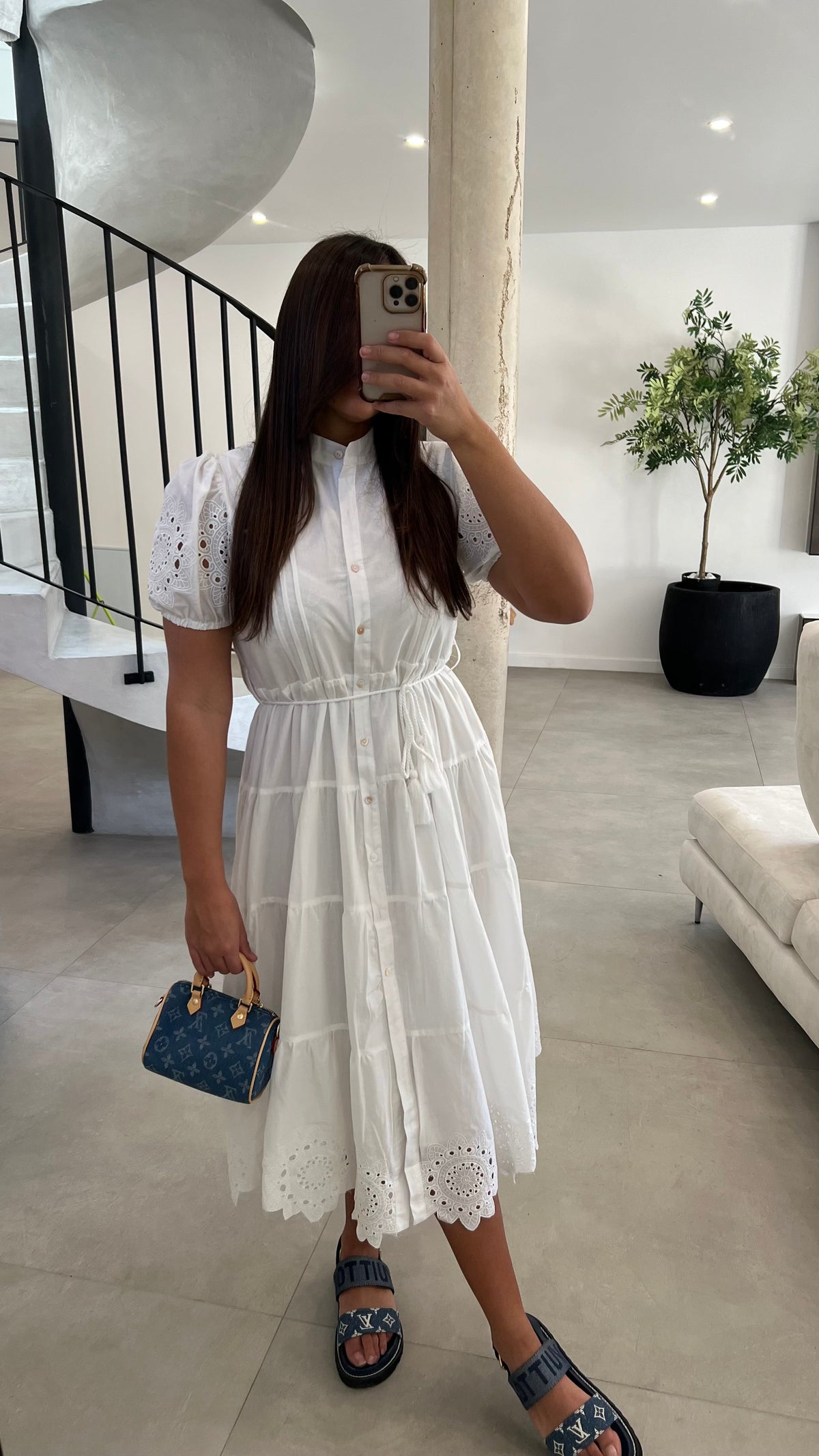 Robe brodée blanche