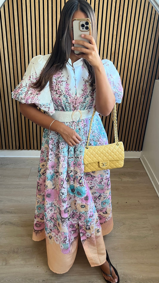 Robe longue fleurie à manche courte