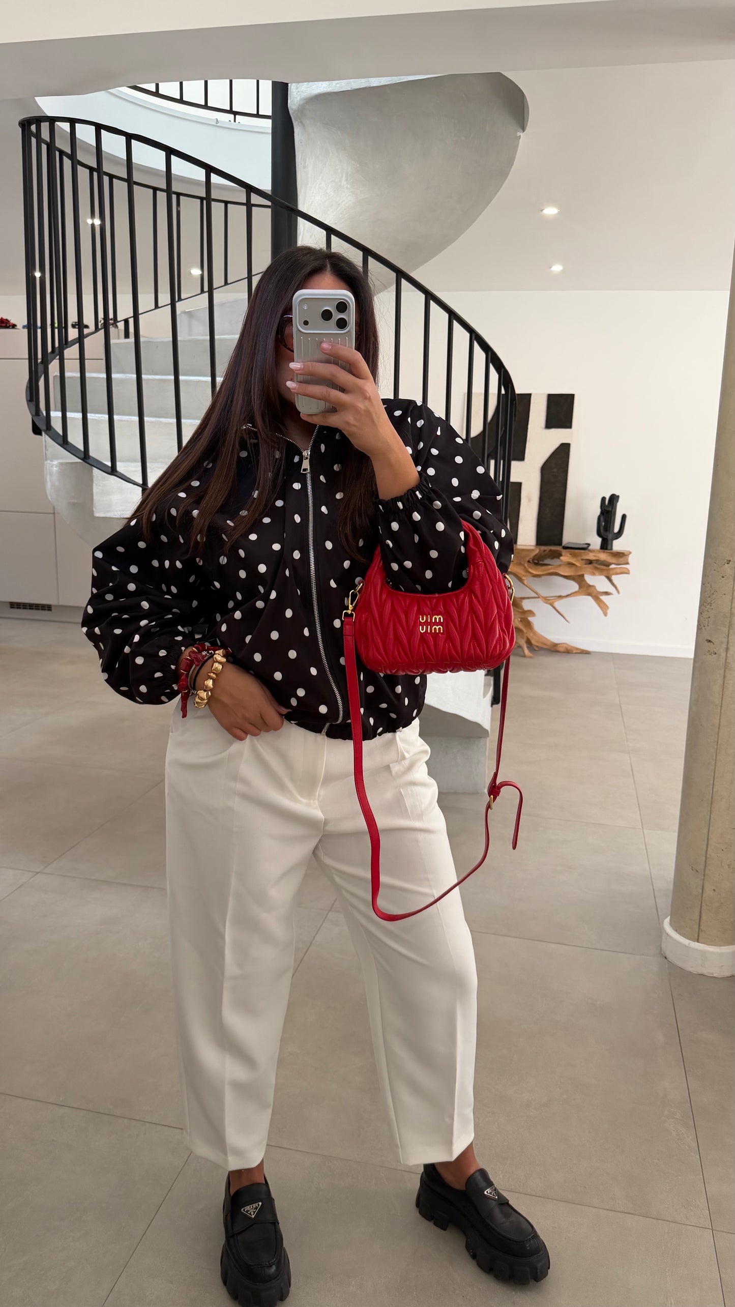 Veste à pois noir