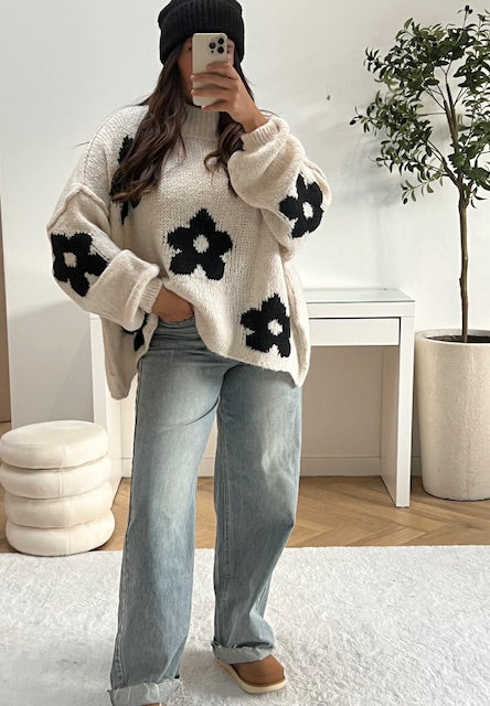 Pull oversize à fleurs noires