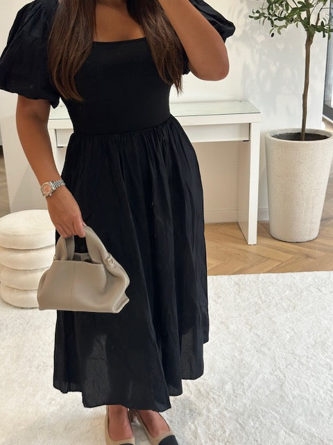 Robe à manches bouffantes noire