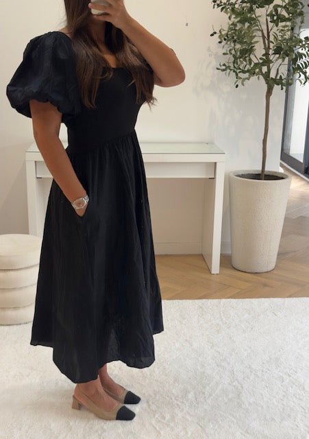 Robe à manches bouffantes noire