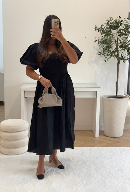 Robe à manches bouffantes noire