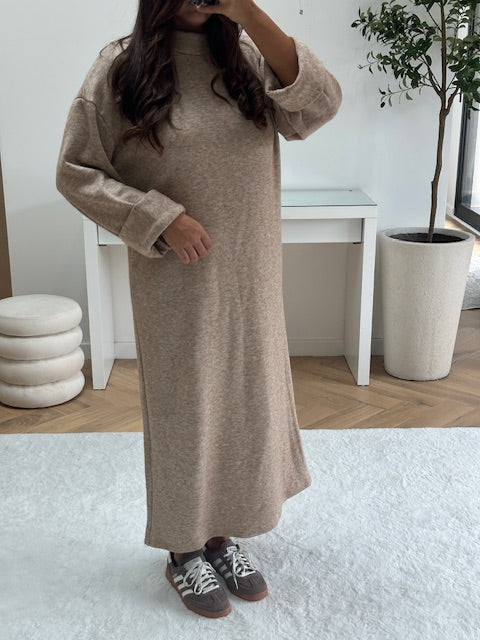 Robe longue en maille taupe