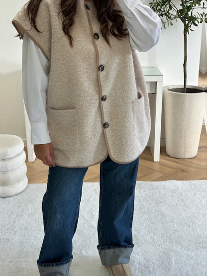 Gilet oversize sans manches à laine bouclé beige