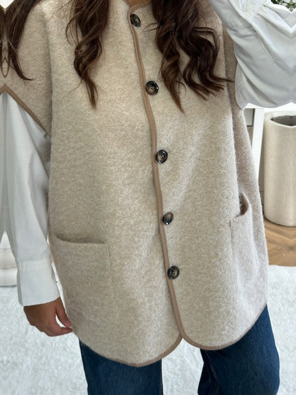 Gilet oversize sans manches à laine bouclé beige