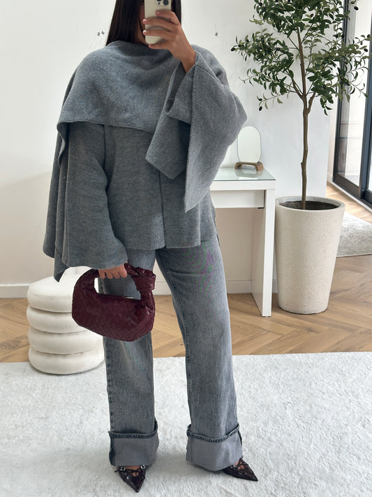 Gilet à cape et écharpe gris