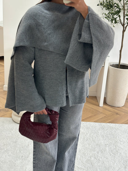 Gilet à cape et écharpe gris