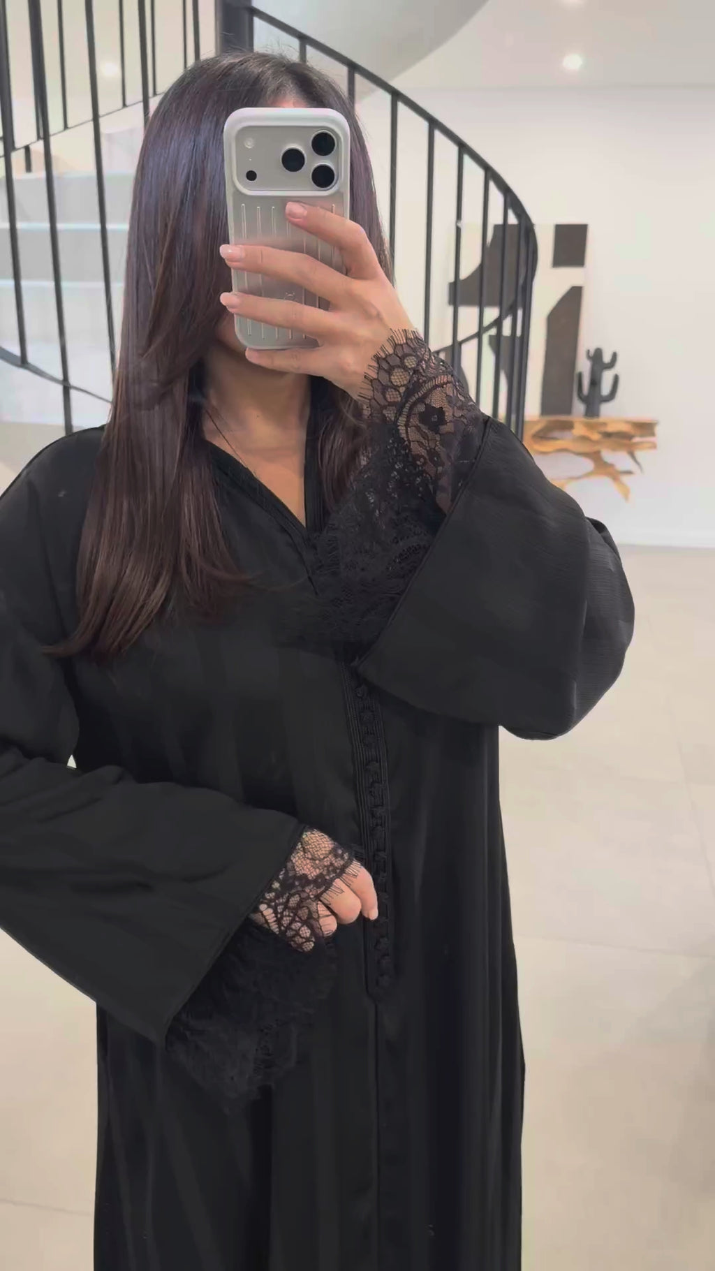 Abaya à capuche détails dentelles